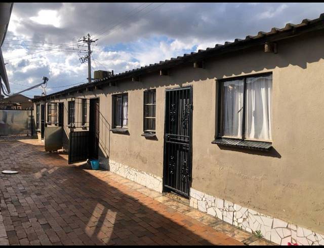 11 BEDROOM HOUSE FOR SALE IN ENNERDALE SOUTH